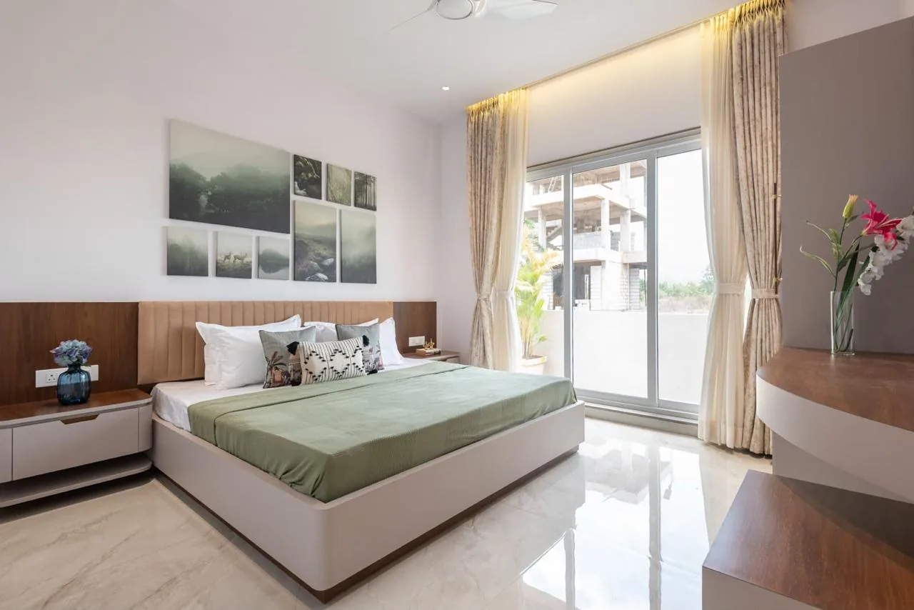 A second bedroom with its own balcony